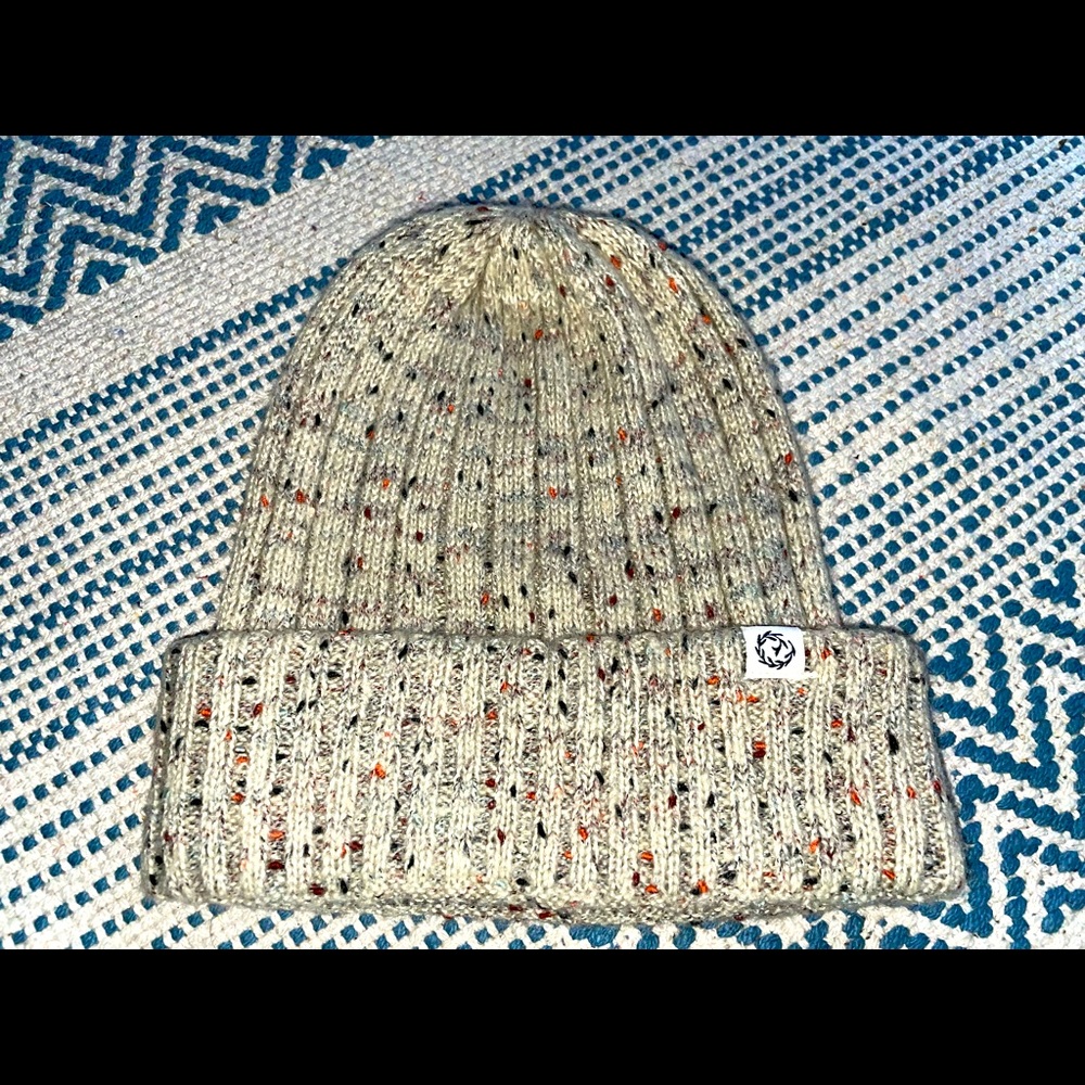 Universal Thread, Oatmeal Cream, and it's one size.